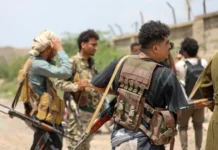 Rebelii Houthi atacă aeroporturile Arabiei Saudite, cât timp forțele aliate Yemenului avansează spre Strâmtoarea Bab-el Mandeb
